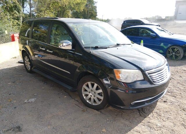 2013 CHRYSLER Town and Country