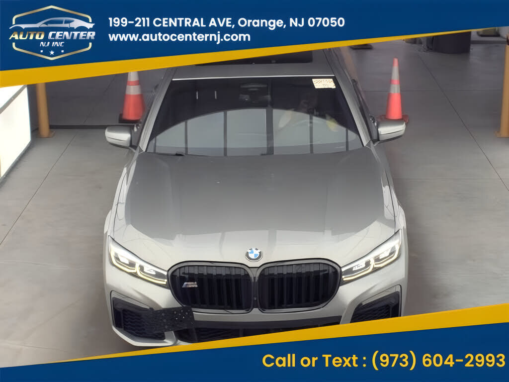 2022 BMW 740i