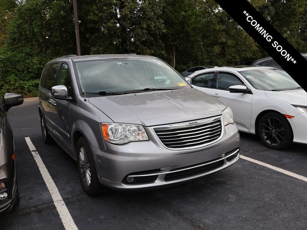 2013 CHRYSLER Town and Country
