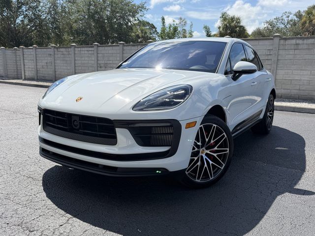 2026 PORSCHE Macan