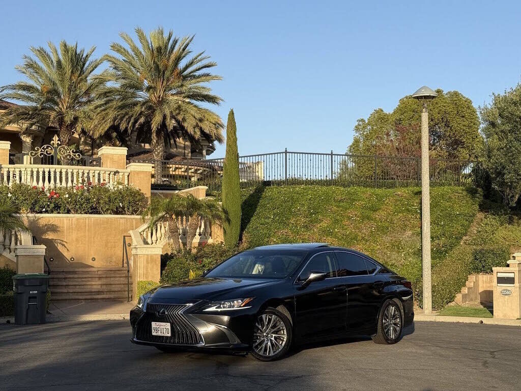 2019 Lexus ES