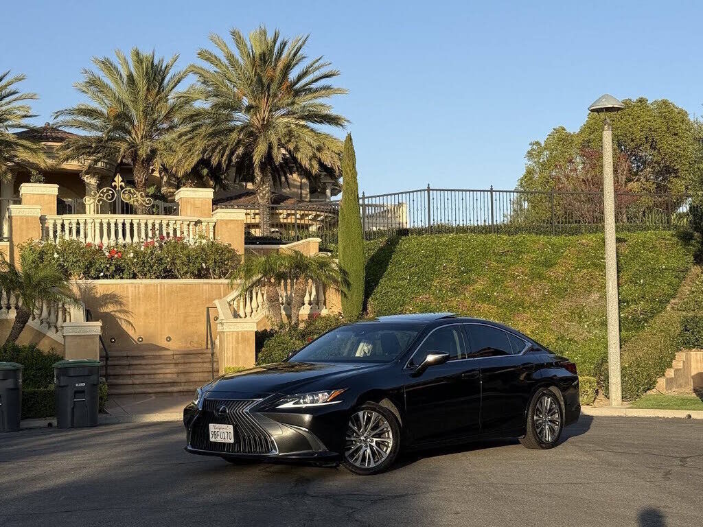 2019 LEXUS ES