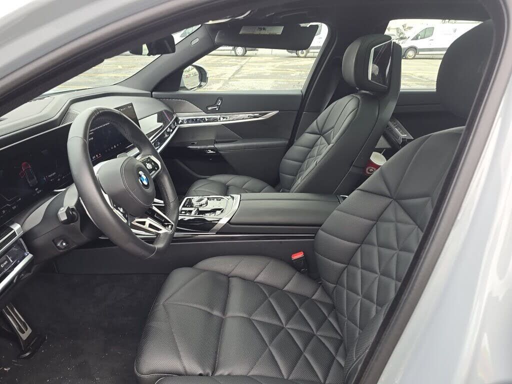 2026 BMW 740i