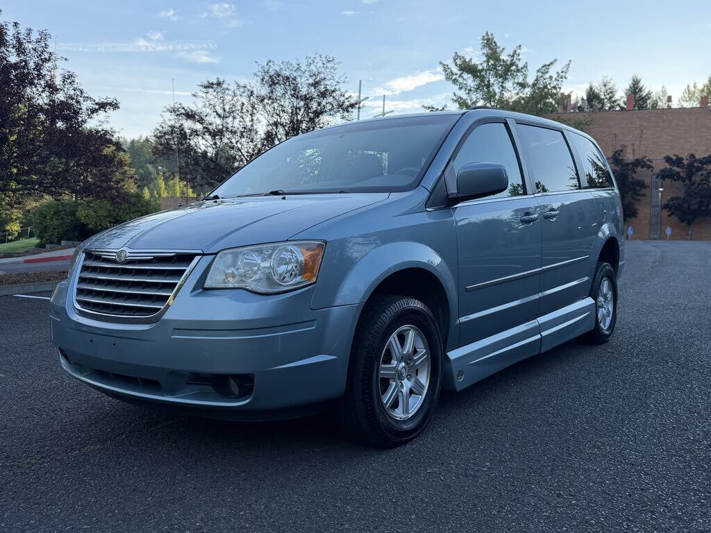 2010 CHRYSLER Town and Country