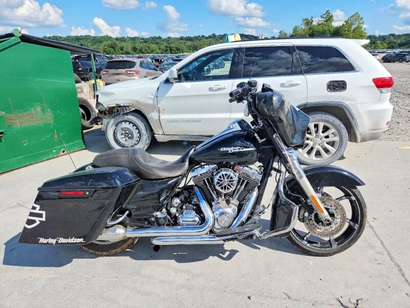 2011 HARLEY DAVIDSON Street Glide