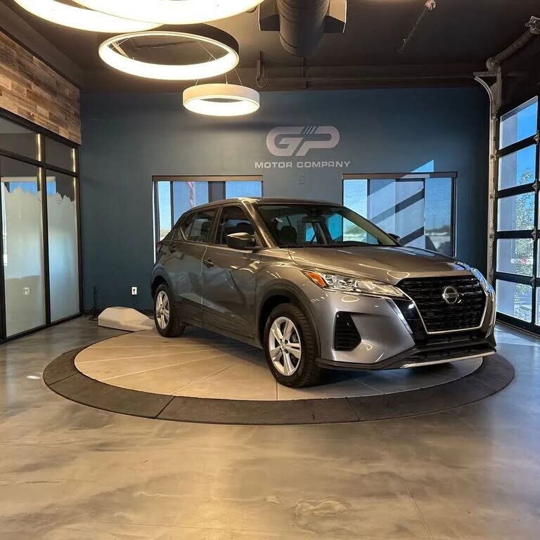 2021 NISSAN Kicks