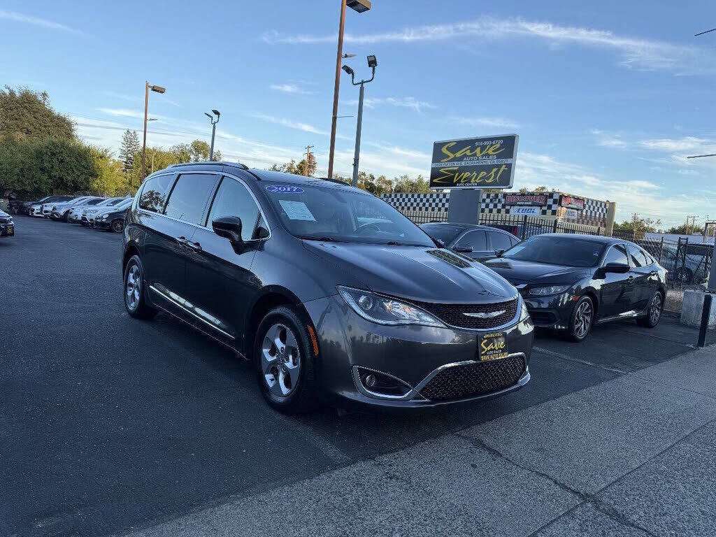 2017 CHRYSLER Pacifica