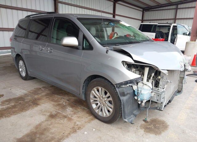 2013 TOYOTA Sienna