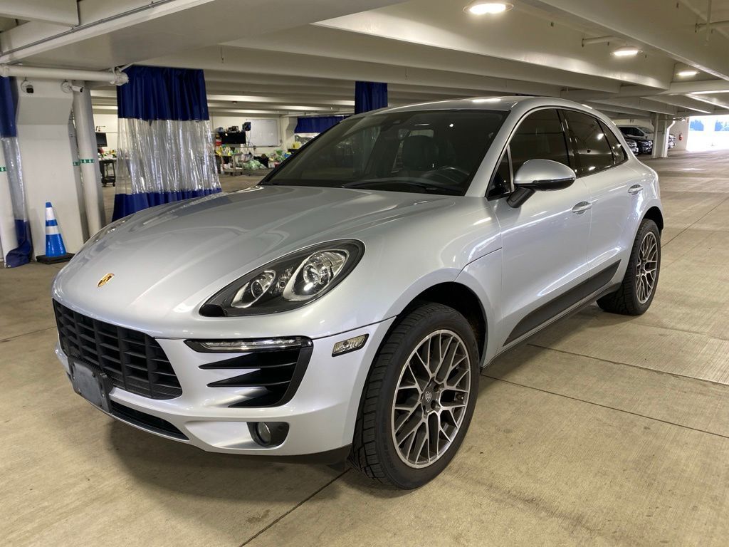 2017 PORSCHE Macan
