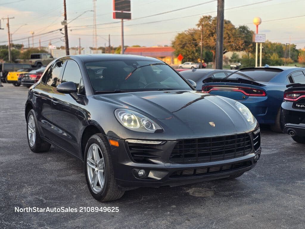 2017 PORSCHE Macan
