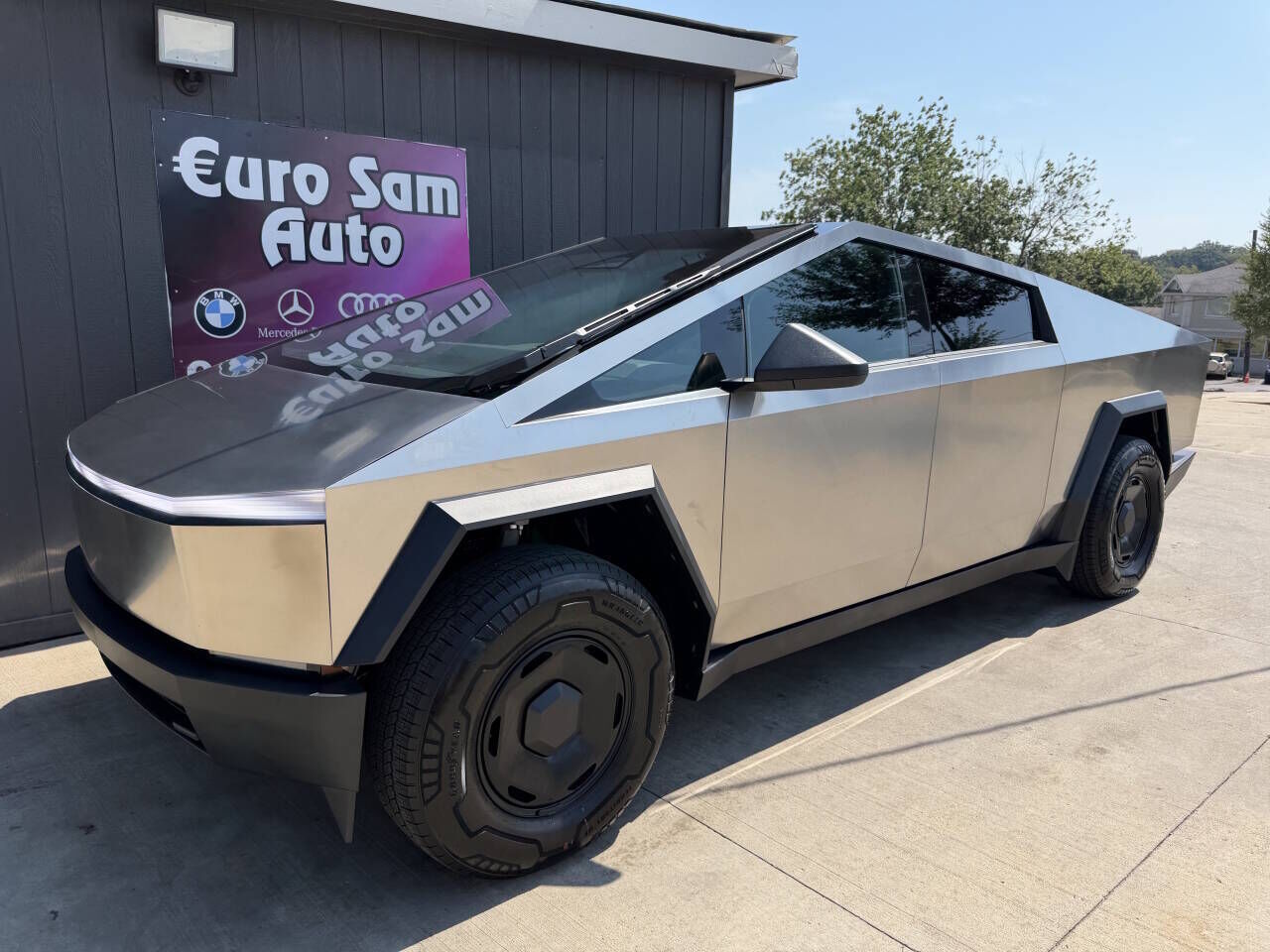 2026 TESLA Cybertruck