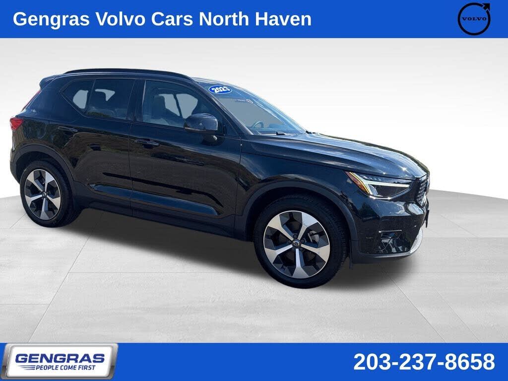 2023 VOLVO XC40