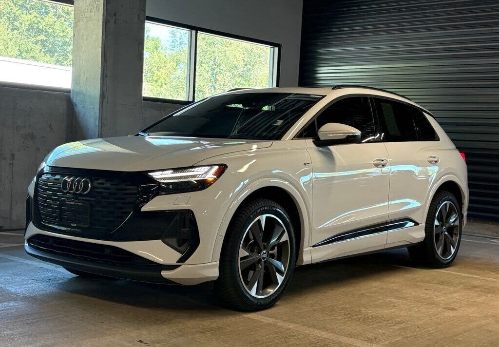 2023 AUDI Q4