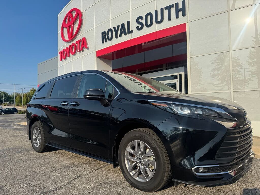 2024 TOYOTA Sienna