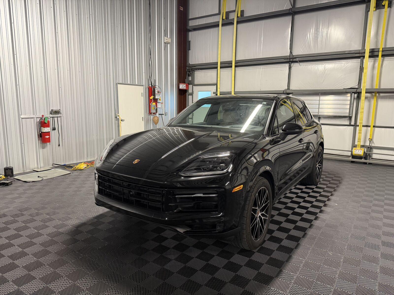 2025 PORSCHE Cayenne
