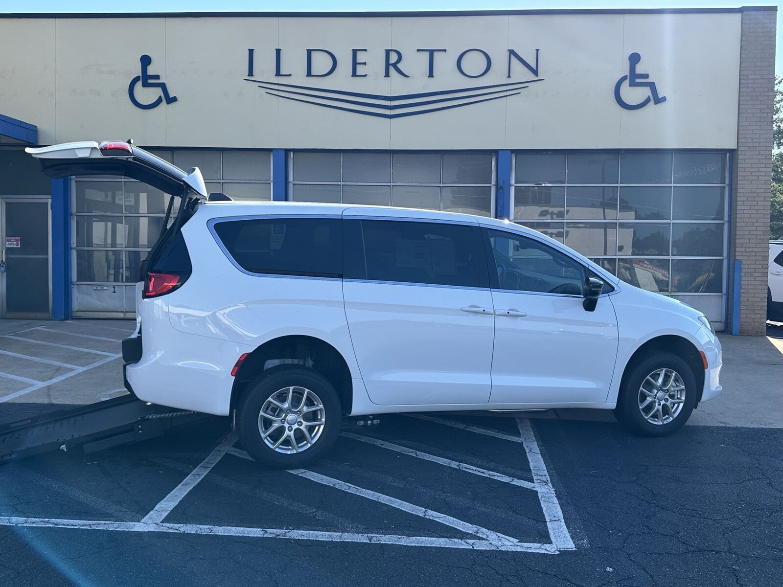 2027 CHRYSLER Voyager