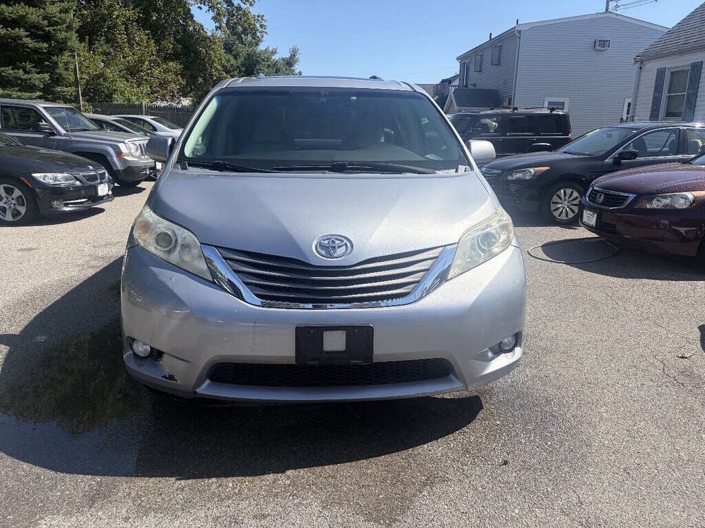 2011 TOYOTA Sienna