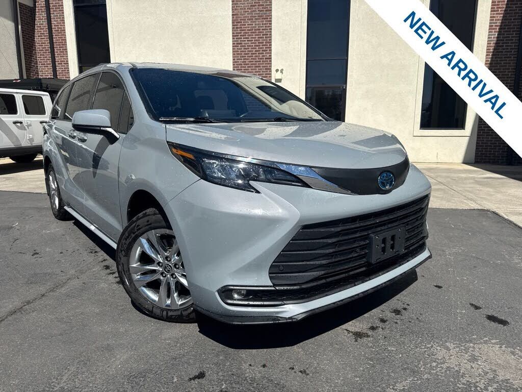 2023 TOYOTA Sienna