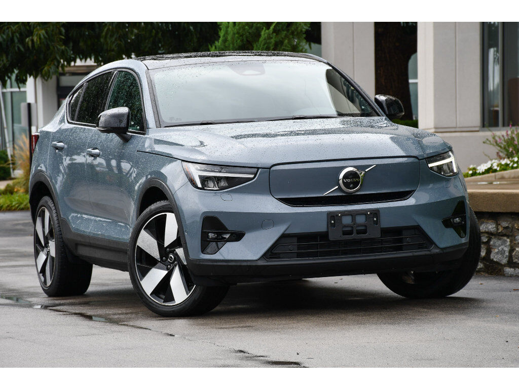 2023 VOLVO C40