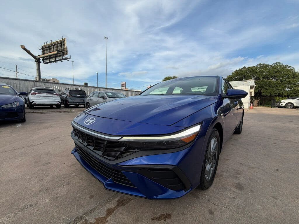 2024 HYUNDAI Elantra