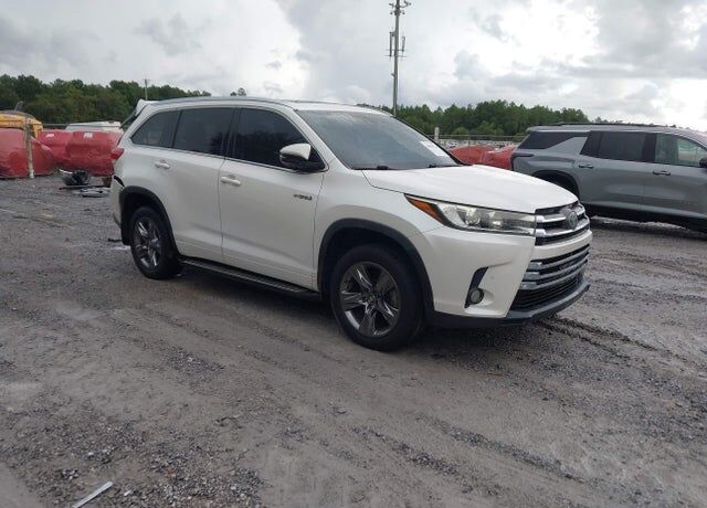 2017 TOYOTA Highlander