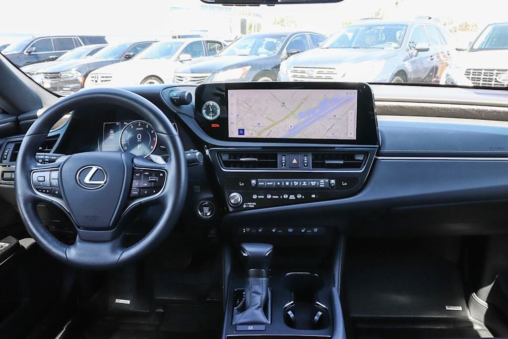 2025 Lexus ES