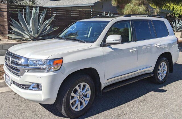 2020 TOYOTA Land Cruiser