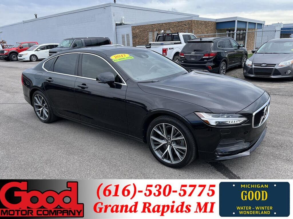 2017 VOLVO S90