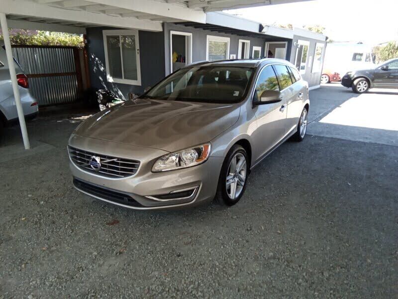 2015 VOLVO V60