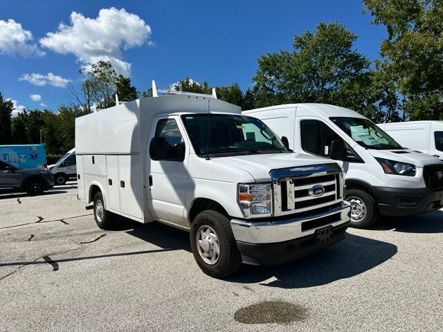 2025 FORD E-350