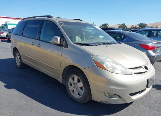 2009 TOYOTA Sienna