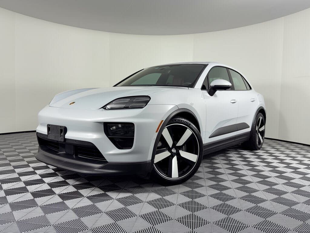 2024 PORSCHE Macan