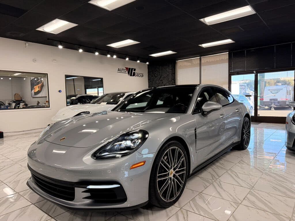 2018 PORSCHE Panamera