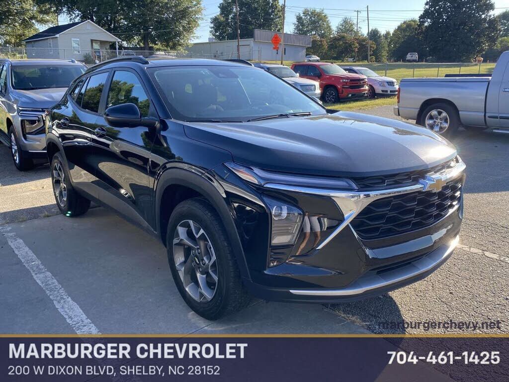2025 CHEVROLET Trax