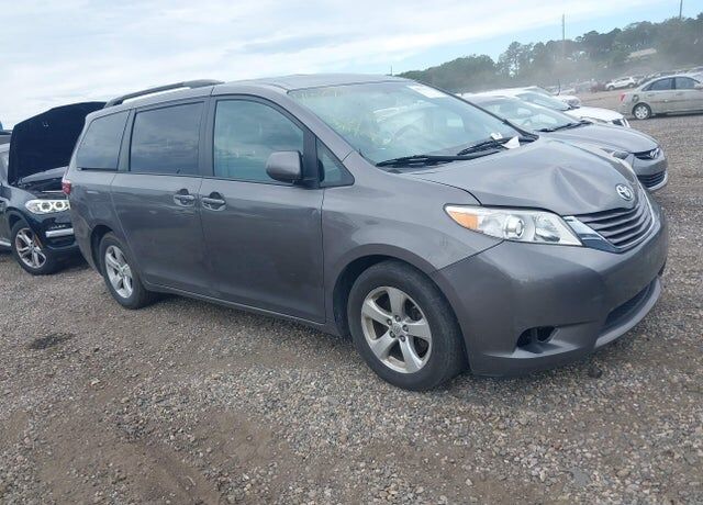 2017 TOYOTA Sienna