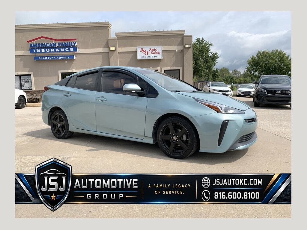 2019 TOYOTA PRIUS