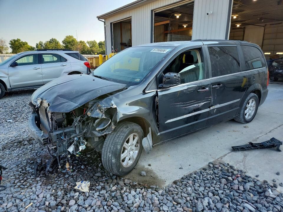 2011 CHRYSLER Town and Country