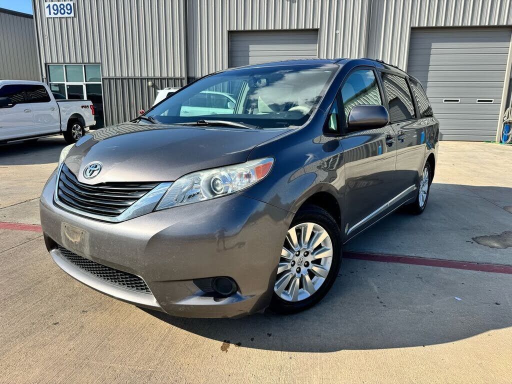 2014 TOYOTA Sienna