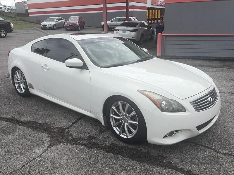 2011 INFINITI G37