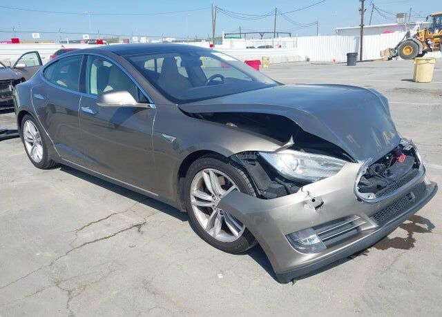 2015 TESLA Model S
