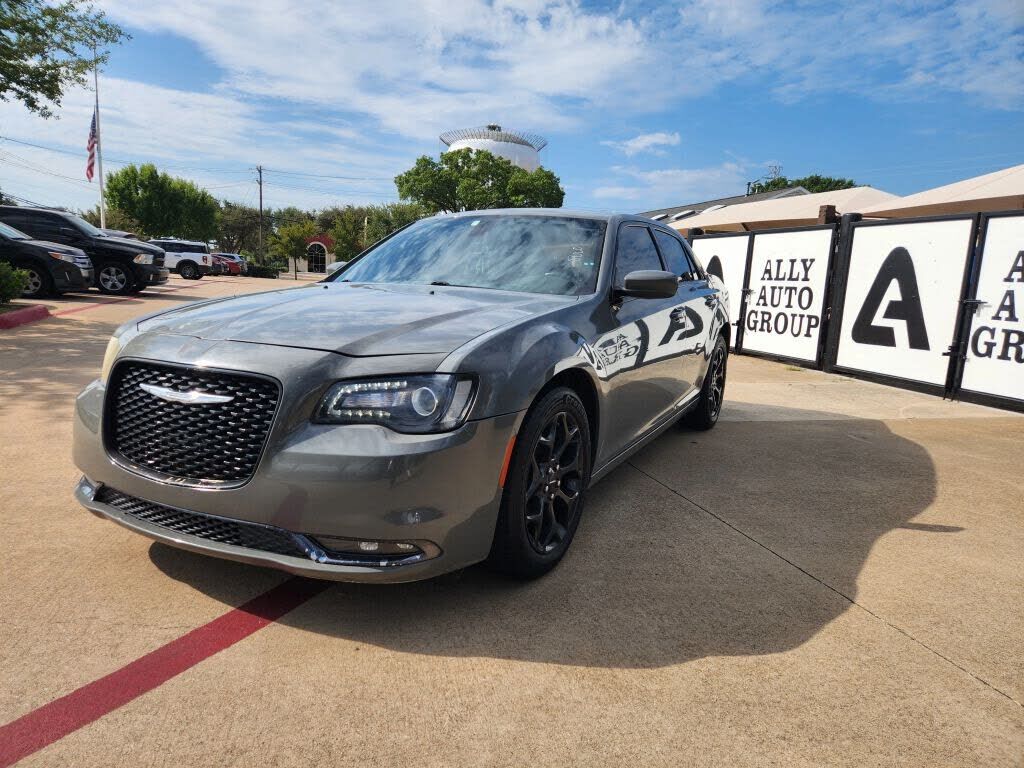 2019 CHRYSLER 300