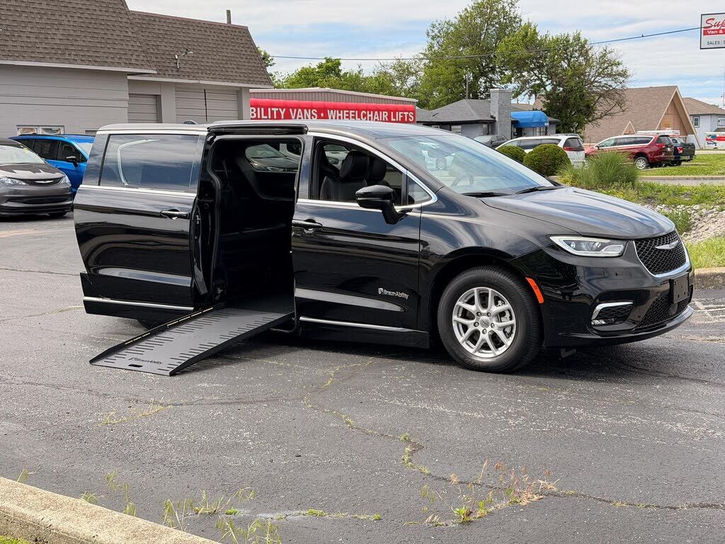 2025 CHRYSLER Pacifica