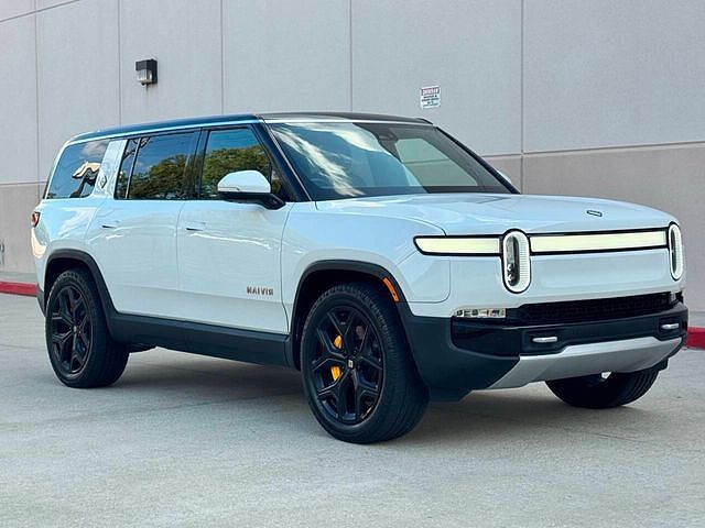 2022 RIVIAN R1S