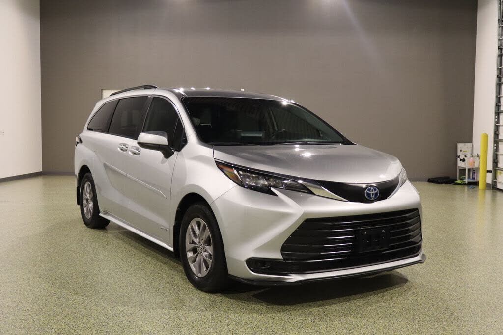 2021 TOYOTA Sienna