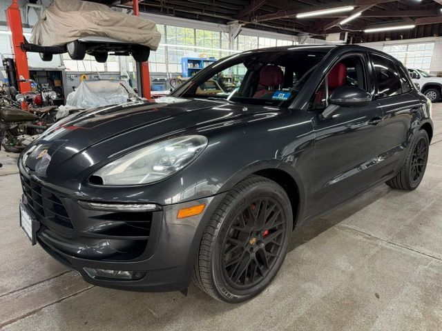 2017 PORSCHE Macan