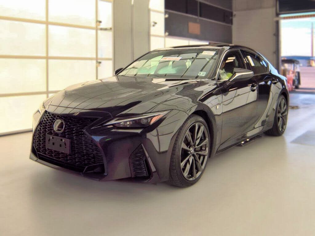 2022 Lexus IS