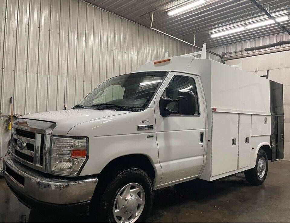 2012 FORD E-350