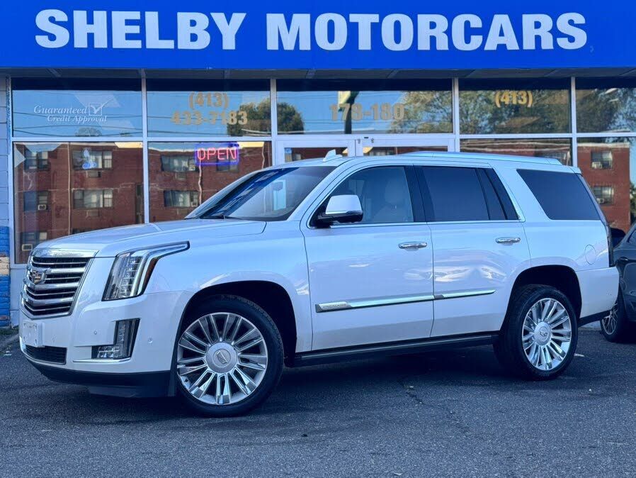 2017 CADILLAC Escalade