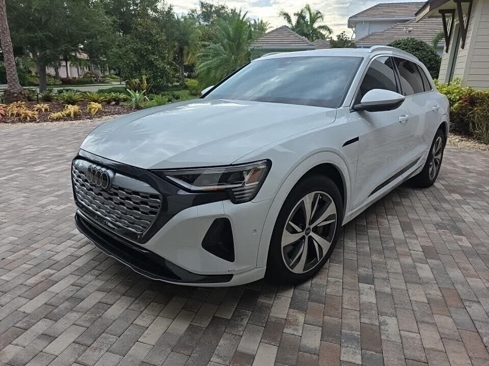 2024 Audi Q8