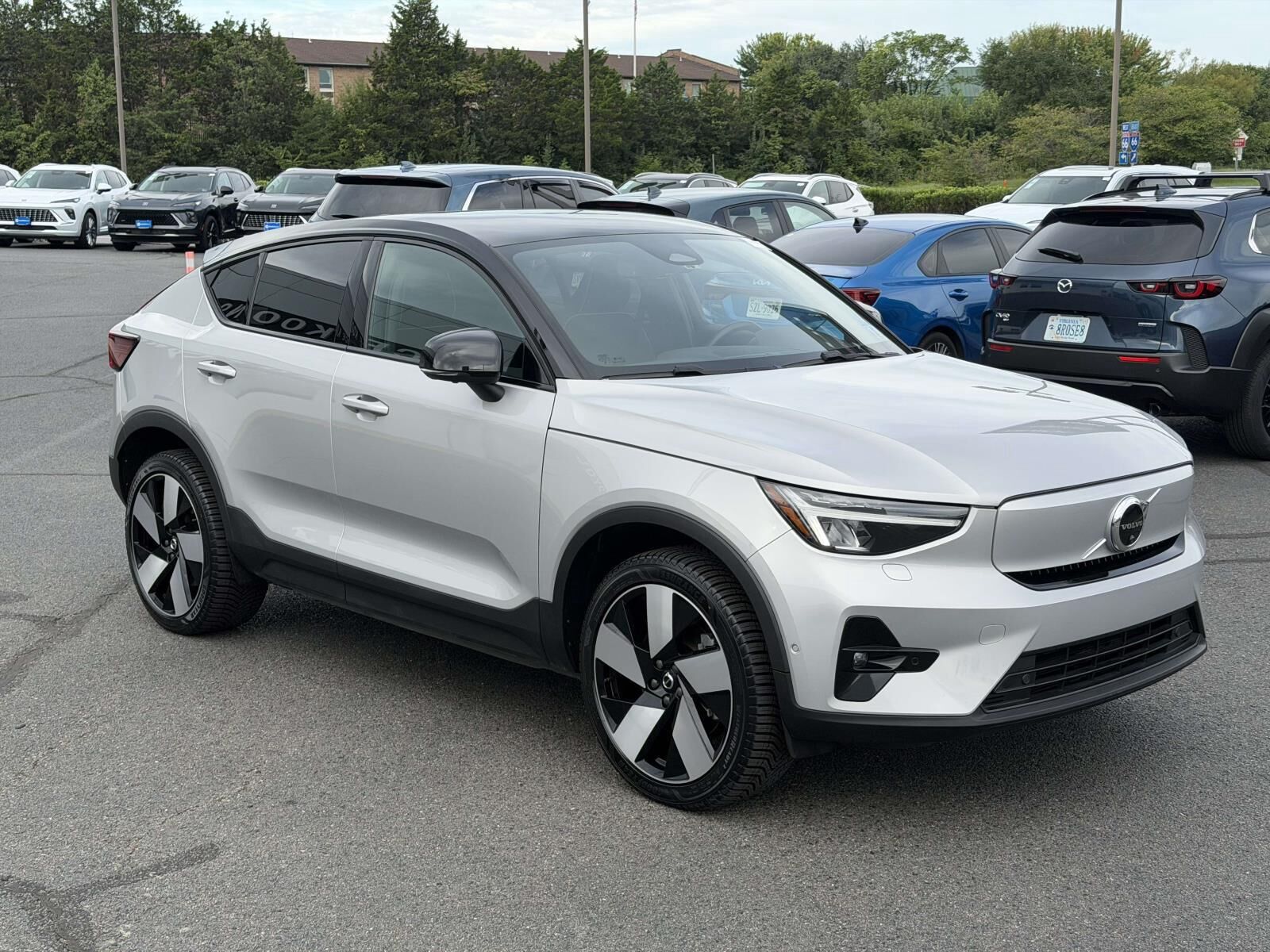 2022 VOLVO C40
